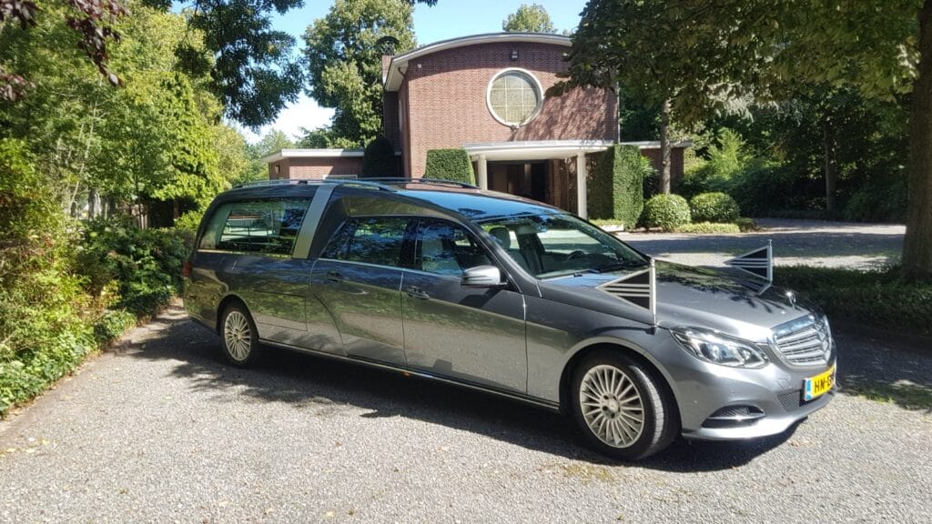 Familie rouwauto Funeral Care