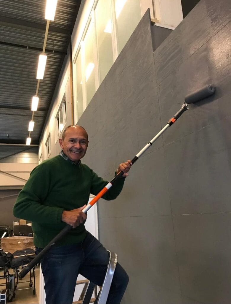 Kees van Maaswaal in het schilderspak 3 Kees van Maaswaal Funeral Care Zuid